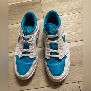 Nike Low-Top Sneakers in White & Teal Blue